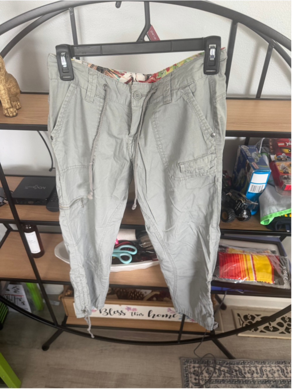 Women's Unionbay Cropped Pants Size 3 Grey Floral Waistband